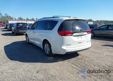 2017 Chrysler Pacifica Hybrid Platinum z USA, uszkodzony, nr VIN 2C4RC1N79HR822310